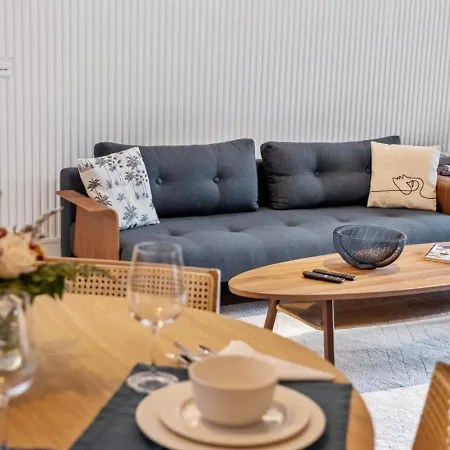 Luxury 5-star At Savoy Insular Apartment *