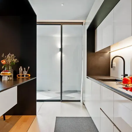 Infinity Pool And Open Views At Savoy Insular Appartement *