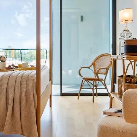 Infinity Pool And Open Views At Savoy Insular Appartement