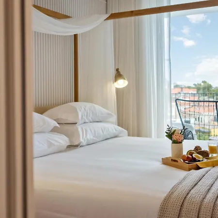 Infinity Pool And Open Views At Savoy Insular *